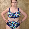 Costum de baie bleumarin cu flori multicolore