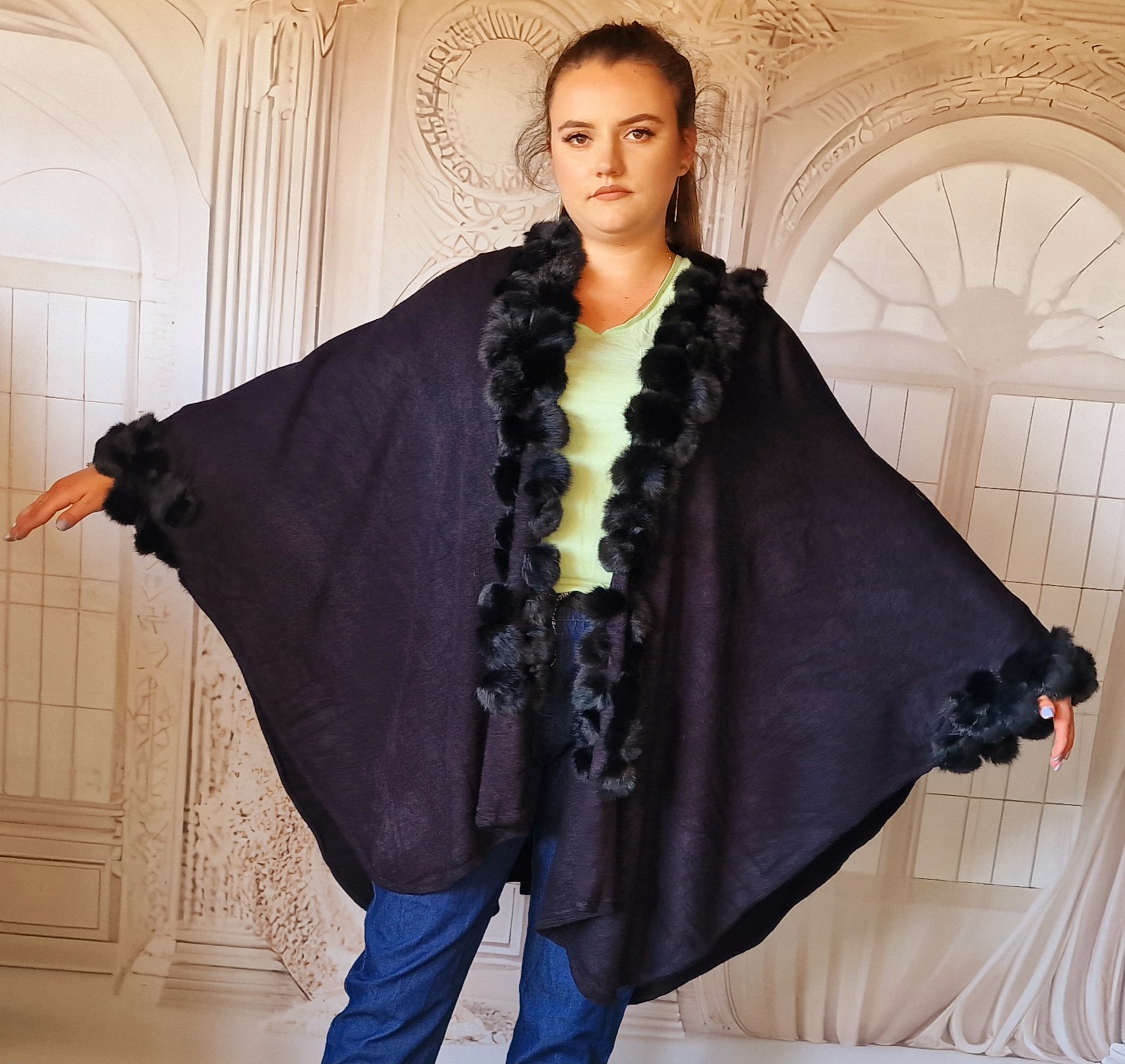 Poncho elegant cu blanita negru casmir Poncho elegant cu blanita negru casmir