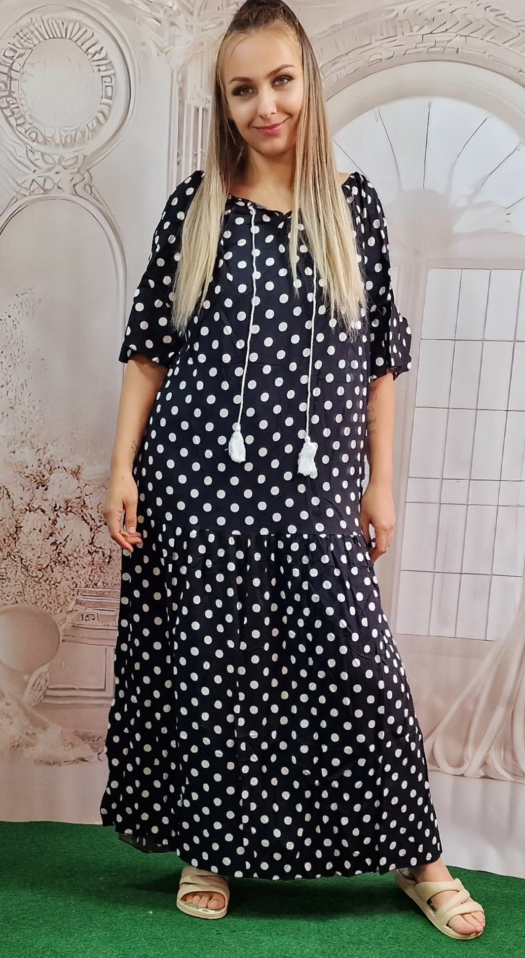 Rochie lunga cu buline negru largă